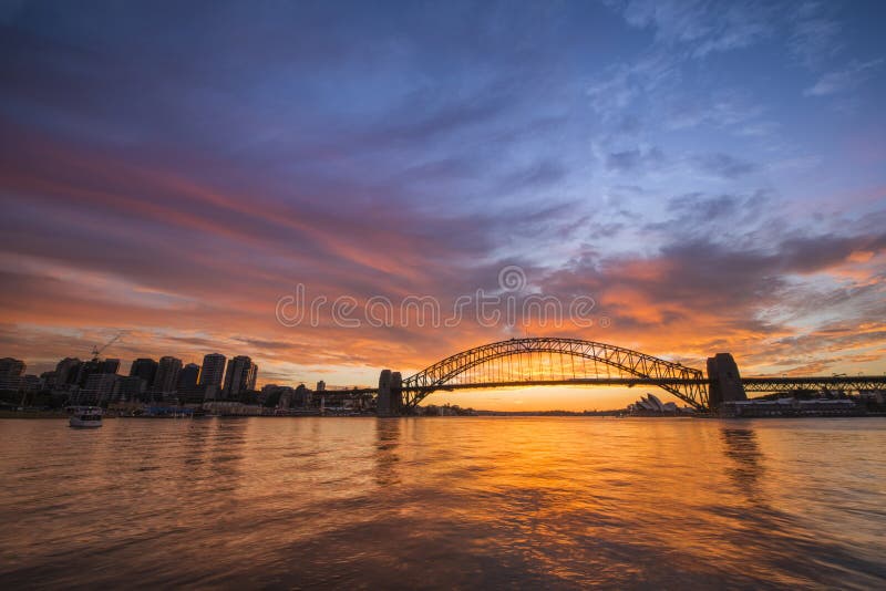 SoluppgångSydney Harbor bro royaltyfri foto SoluppgångSydney Harbor bro royaltyfri foto