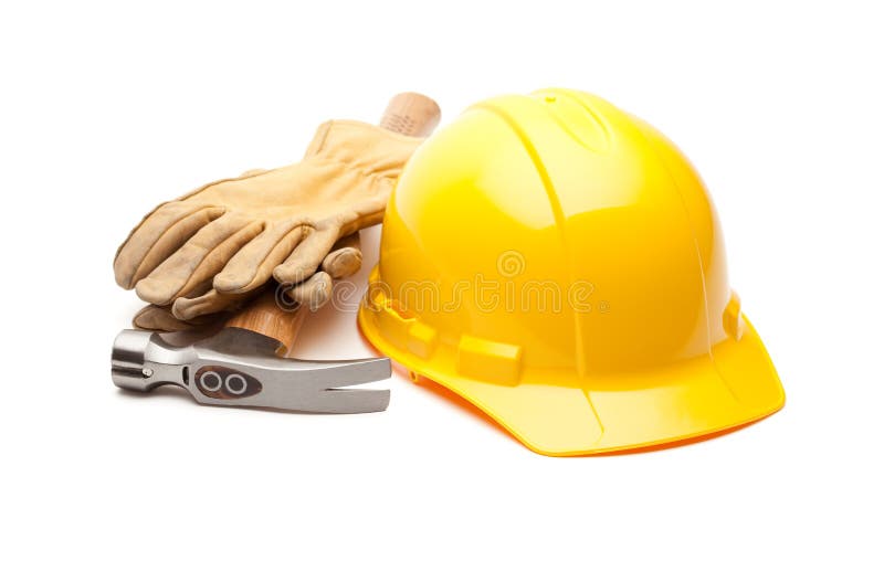 Sombrero duro, guantes y martillo amarillos en blanco