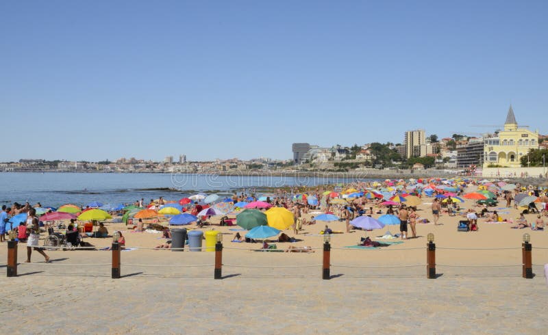 Sommardag i stranden av Estoril arkivfoton Sommardag i stranden av Estoril arkivfoton