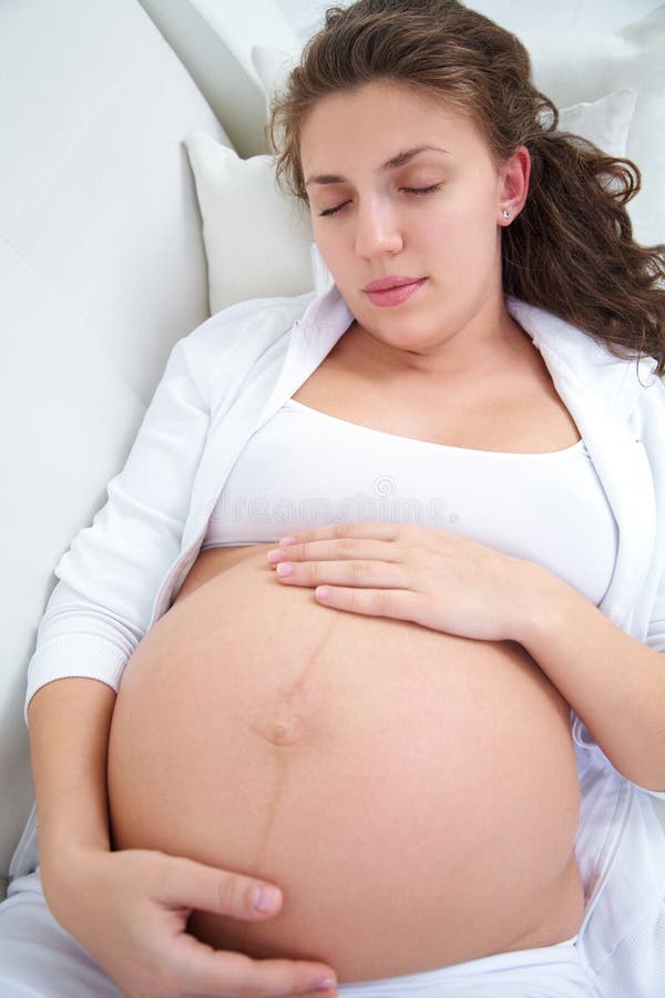 Sommeil de femme enceinte photos libres de droits Sommeil de femme enceinte photos libres de droits