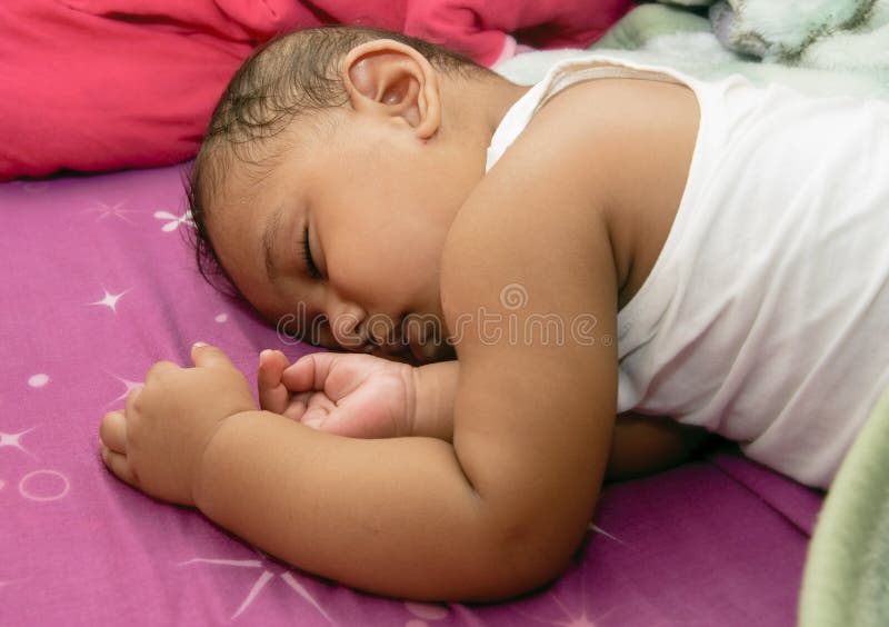Sommeil infantile d'enfant photographie stock Sommeil infantile d'enfant photographie stock