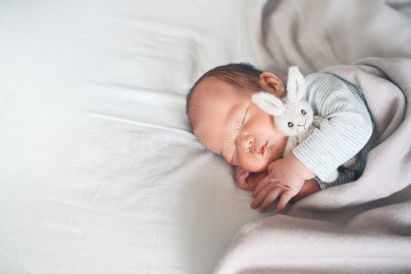 Portrait Bebe Age De 7 Semaines Photo Stock Image Du Observe Epaules