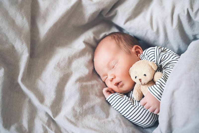 Portrait Bebe Age De 7 Semaines Photo Stock Image Du Observe Epaules