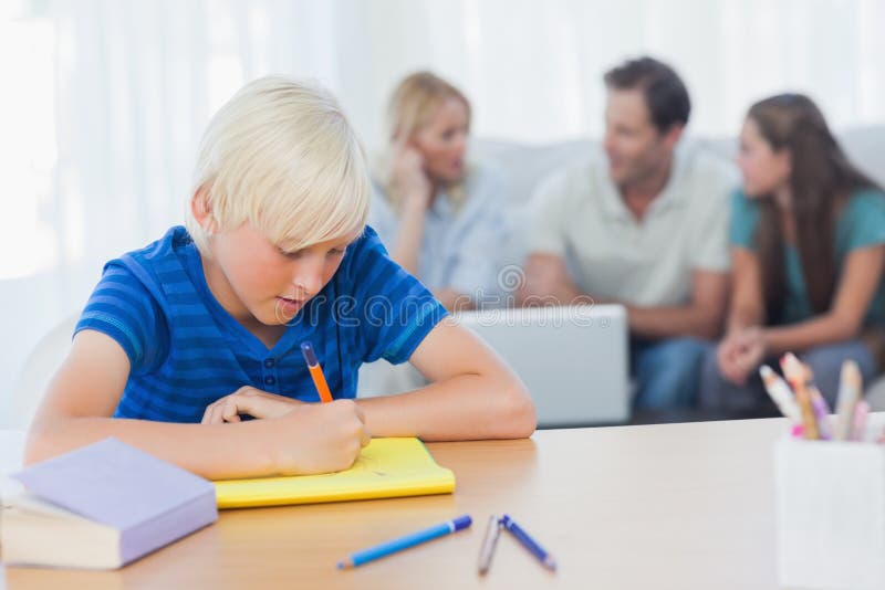 Огорченный родители в школе. Родители расстроены за столом. Doing his homework. Child not doing his homework.