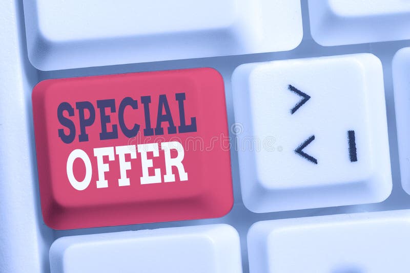Sonderangebot für die Textverarbeitung Konzept bedeutet Discount-Preisabsenkung Werbeartikel Crazy Sale White PC lizenzfreie stockfotografie
