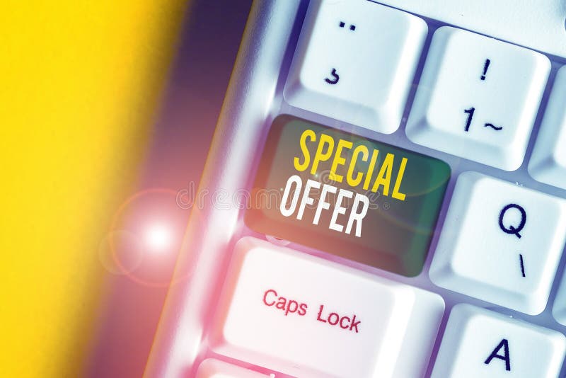 Sonderangebot für die Textverarbeitung Konzept bedeutet Discount-Preisabsenkung Werbeartikel Crazy Sale White PC lizenzfreie stockfotos