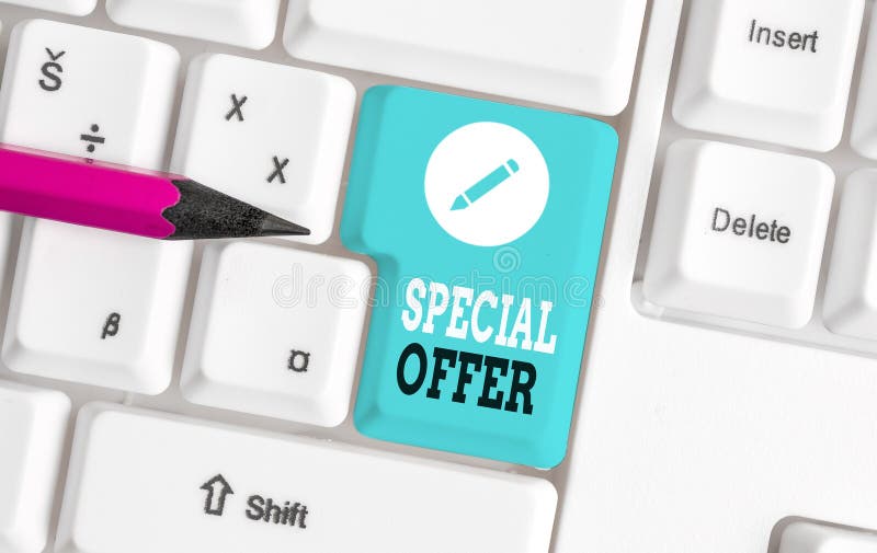 Sonderangebot für Textschreiben Geschäftskonzept für Werbeartikel zu ermäßigten Preisen Crazy Sale White PC lizenzfreie stockfotos
