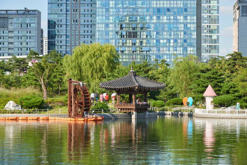 Songdo, Korea 7. September 2015 SongdoCentral Park Redaktionelles