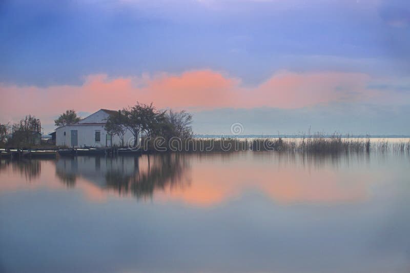 Sonnenaufgang auf dem Albufera See stockbild Sonnenaufgang auf dem Albufera See stockbild