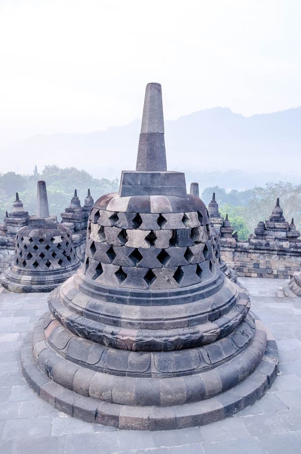 Sonnenaufgang an Borobudur-Tempel, Yogyakarta, Java, Indonesien lizenzfreies stockfoto Sonnenaufgang an Borobudur-Tempel, Yogyakarta, Java, Indonesien lizenzfreies stockfoto