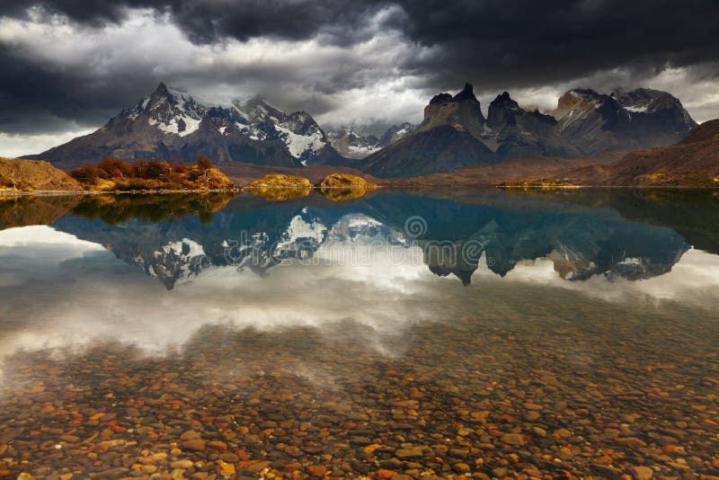 Sonnenaufgang Nationalpark im Torresdel Paine lizenzfreies stockfoto Sonnenaufgang Nationalpark im Torresdel Paine lizenzfreies stockfoto