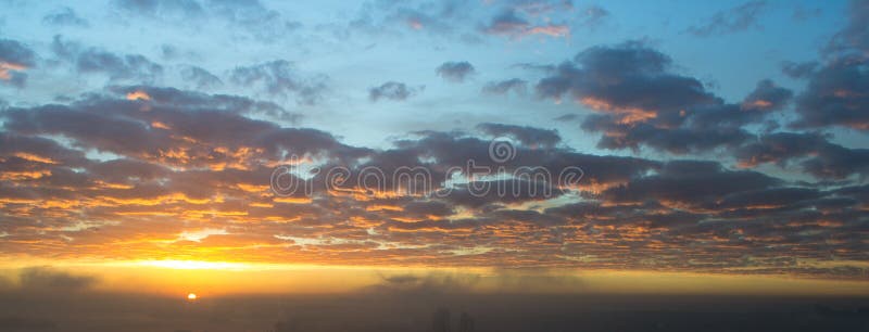 Sonnenaufgang über der Stadt von Sydney Australia lizenzfreie stockfotografie Sonnenaufgang über der Stadt von Sydney Australia lizenzfreie stockfotografie