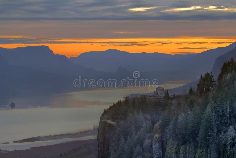 Sonnenaufgang über Kronen-Punkt stockbild Sonnenaufgang über Kronen-Punkt stockbild