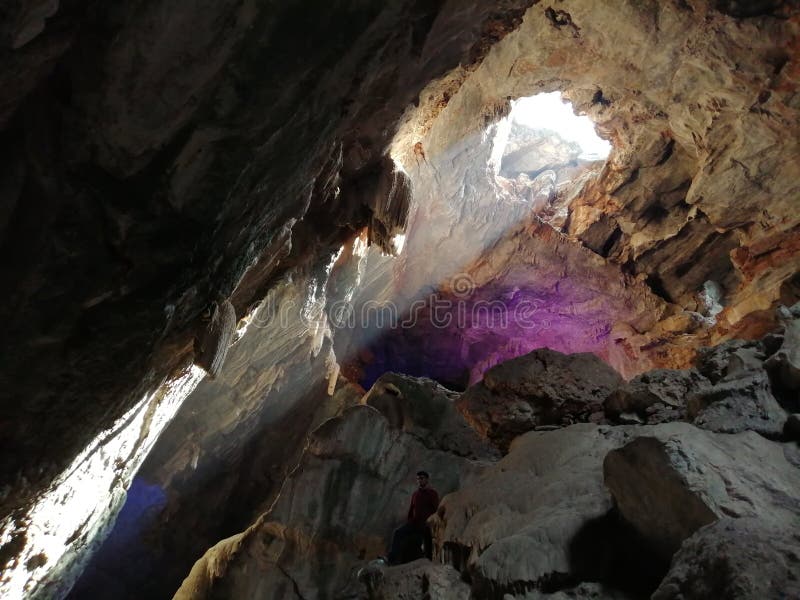 I have seen a bunch of beautiful sun rays coming out ftom a tunnel in to the 200ft cave, it`s look like awesome. I felt it is a long stick  bar formed by sun rays at the noon. I have seen a bunch of beautiful sun rays coming out ftom a tunnel in to the 200ft cave, it`s look like awesome. I felt it is a long stick  bar formed by sun rays at the noon