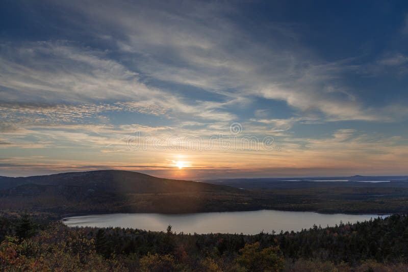 Sonnenuntergang auf Cadillac-Berg lizenzfreie stockbilder Sonnenuntergang auf Cadillac-Berg lizenzfreie stockbilder