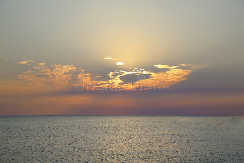 Sonnenuntergang auf der Seeküste lizenzfreies stockfoto