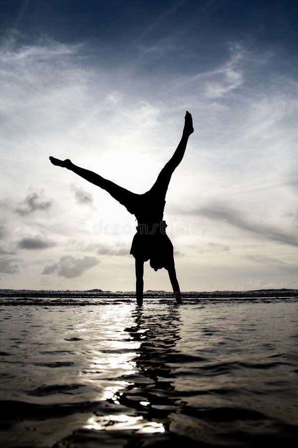 Sonnenuntergang Gymnast stockfotos Sonnenuntergang Gymnast stockfotos