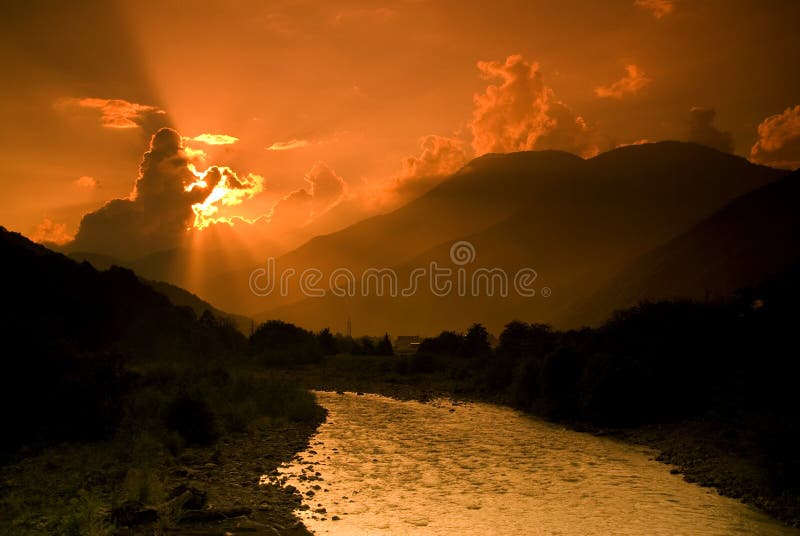 Sonnenuntergang in Krasnaya Polyana lizenzfreies stockbild Sonnenuntergang in Krasnaya Polyana lizenzfreies stockbild