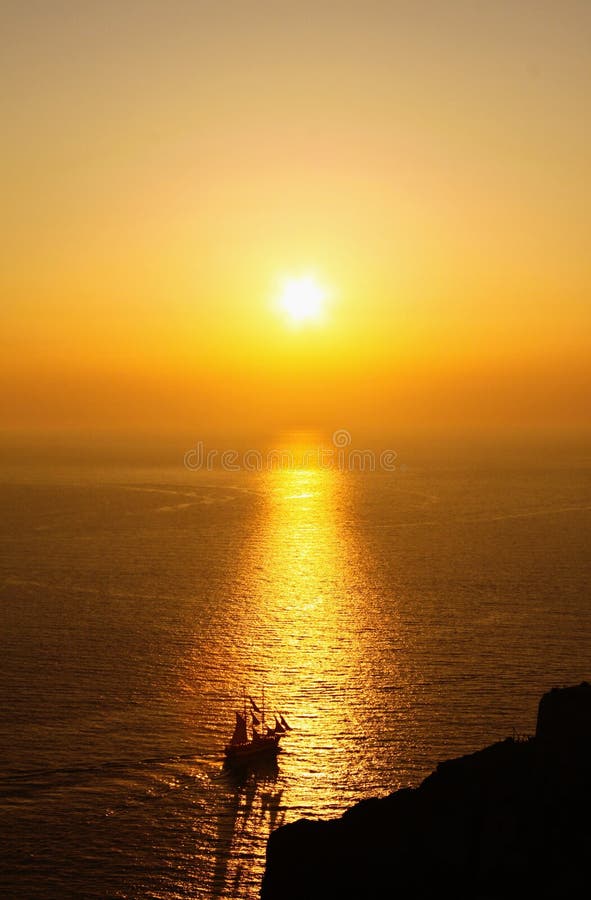 Sonnenuntergang in Oia, Santorini-Insel lizenzfreie stockbilder Sonnenuntergang in Oia, Santorini-Insel lizenzfreie stockbilder