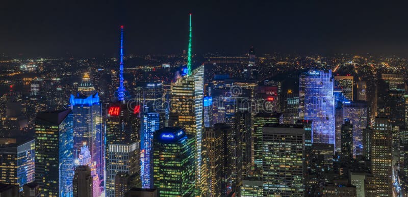 Sonnenuntergang-Panorama der berühmten Wolkenkratzer des Times Square, ein beliebtes Handels- und Touristenziel in New York, USA lizenzfreie stockfotos Sonnenuntergang-Panorama der berühmten Wolkenkratzer des Times Square, ein beliebtes Handels- und Touristenziel in New York, USA lizenzfreie stockfotos