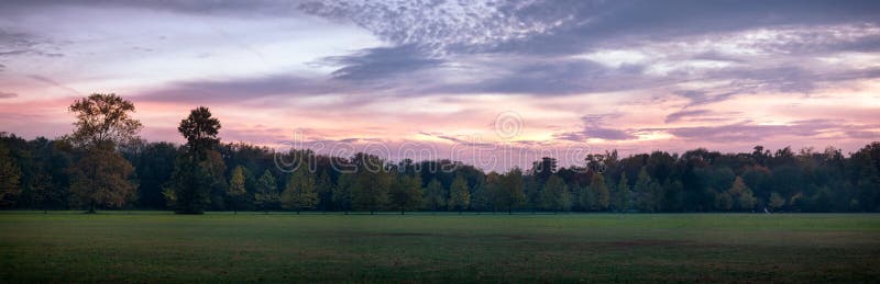 Sonnenuntergang am Park von Monza lizenzfreie stockbilder Sonnenuntergang am Park von Monza lizenzfreie stockbilder