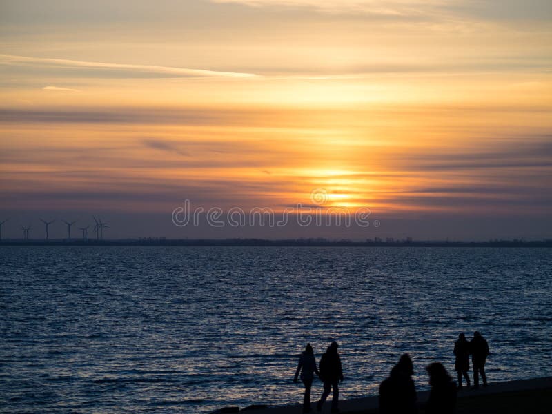 Sonnenuntergang in Wilhelmshaven stockbild Sonnenuntergang in Wilhelmshaven stockbild