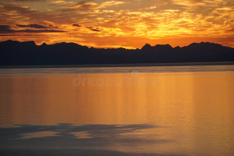 Sonnenuntergang über Bergen in Nordamerika stockfotografie Sonnenuntergang über Bergen in Nordamerika stockfotografie
