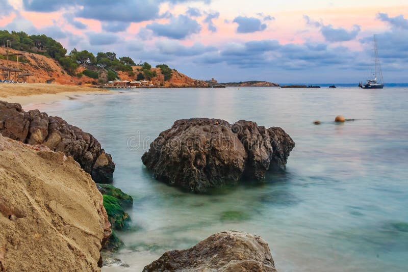 Sonnenuntergang über einem Strand in Palma de Mallorca in Mallorca auf balearischem stockbild Sonnenuntergang über einem Strand in Palma de Mallorca in Mallorca auf balearischem stockbild