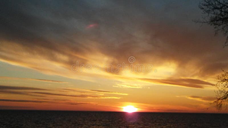 Sonnenuntergang über Michigansee lizenzfreie stockbilder Sonnenuntergang über Michigansee lizenzfreie stockbilder