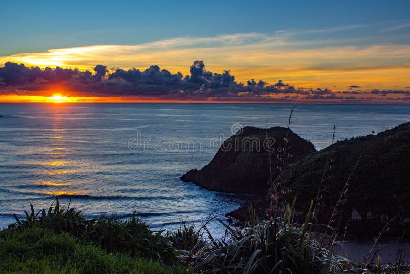 Sonnenuntergang über Taranaki-Küste, neues Plymouth, Neuseeland stockbild Sonnenuntergang über Taranaki-Küste, neues Plymouth, Neuseeland stockbild