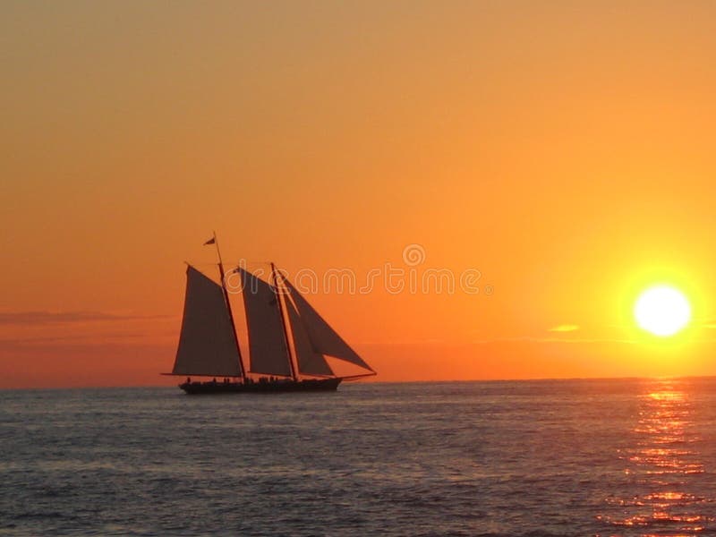 Sonnenuntergangboot bei Key West stockbild Sonnenuntergangboot bei Key West stockbild