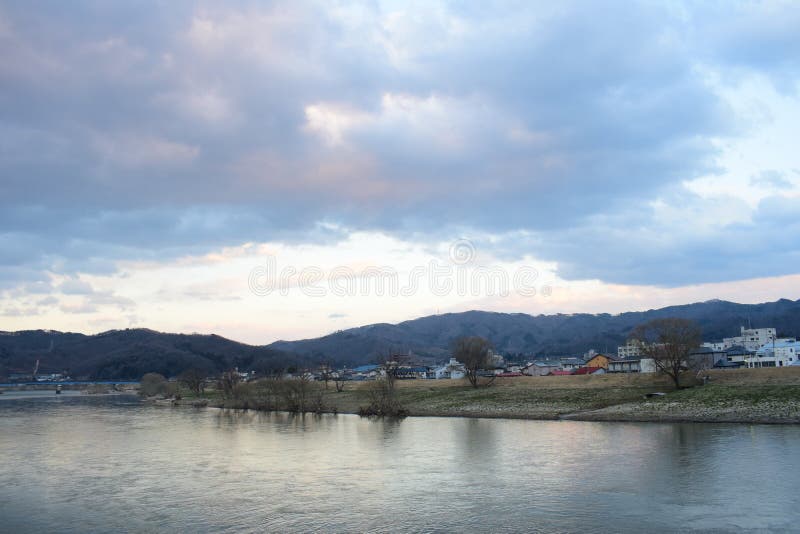 Sonnenunterganglandschaft außerhalb Fukushima-Stadt, Japan 2018 lizenzfreie stockbilder Sonnenunterganglandschaft außerhalb Fukushima-Stadt, Japan 2018 lizenzfreie stockbilder