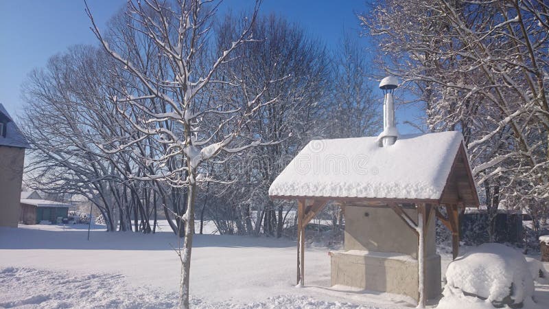 Sonnig im χειμώνας στοκ φωτογραφία με δικαίωμα ελεύθερης χρήσης