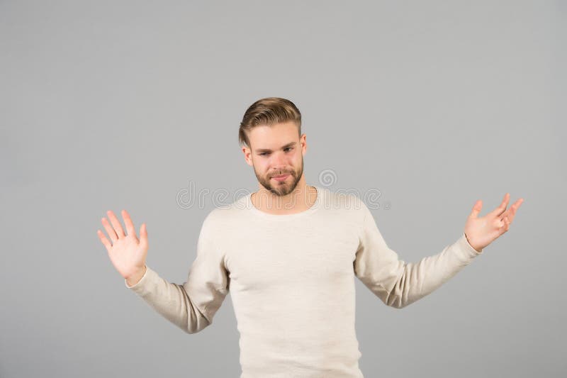 Sono stanco Appena lascimi solo Equipaggi il fondo macho e grigio alla moda non rasato bello disperato stanco Uomo alimentato su immagini stock Sono stanco Appena lascimi solo Equipaggi il fondo macho e grigio alla moda non rasato bello disperato stanco Uomo alimentato su immagini stock