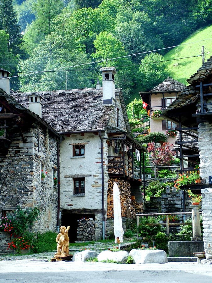 Sonogno - Verzasca-valle foto de archivo Sonogno - Verzasca-valle foto de archivo