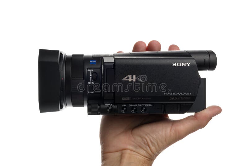 Máy quay 4k UHD là công nghệ tiên tiến giúp bạn tạo ra những video chất lượng cao và sống động hơn bao giờ hết. Xem ảnh để có thêm thông tin về những tính năng ấn tượng của máy quay.