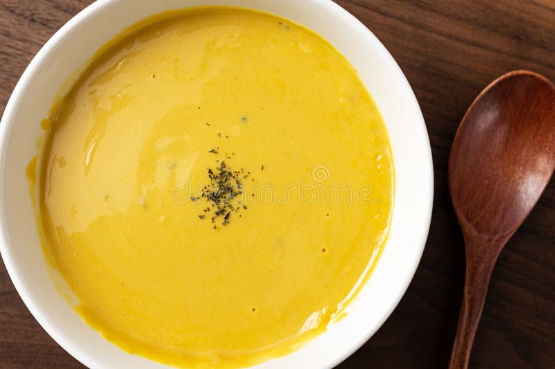 Sopa de abóbora doce feita com abóbora doce imagem de stock royalty free