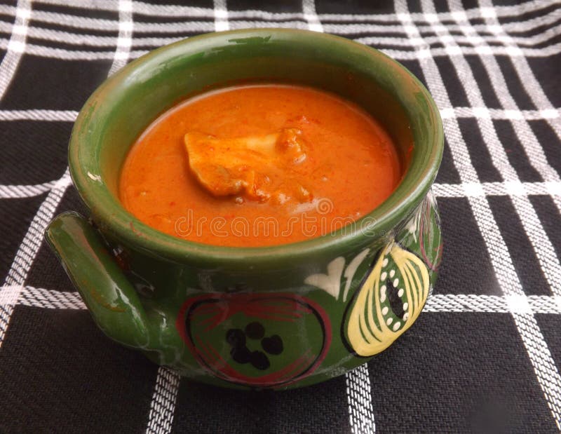 Sopa de tomates con la carne y las setas imágenes de archivo libres de regalías Sopa de tomates con la carne y las setas imágenes de archivo libres de regalías