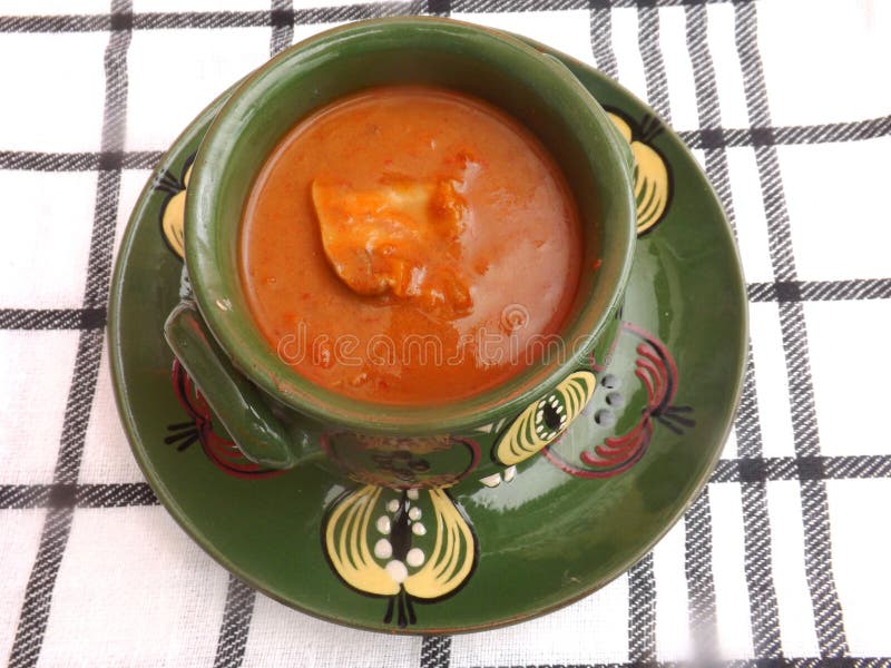Sopa de tomates con las setas imagen de archivo libre de regalías Sopa de tomates con las setas imagen de archivo libre de regalías