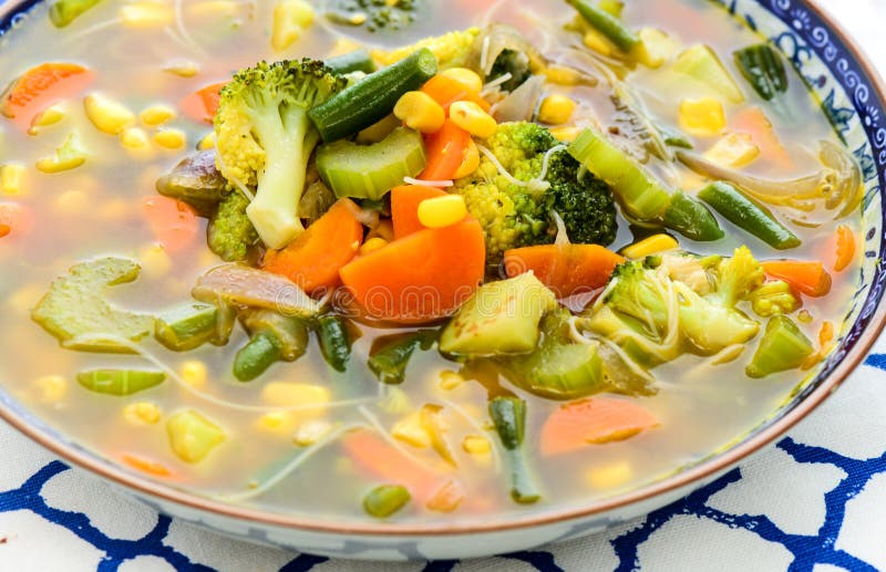 Sopa vegetal del minestrone imagen de archivo libre de regalías Sopa vegetal del minestrone imagen de archivo libre de regalías