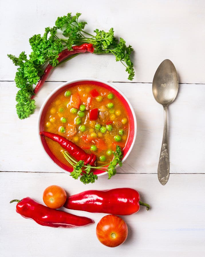 Sopa vegetal do minestrone com tomate fotos de stock royalty free Sopa vegetal do minestrone com tomate fotos de stock royalty free