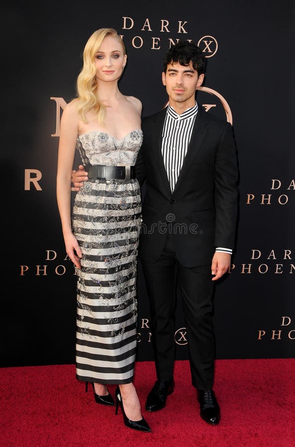 Sophie Turner och Joe Jonas royaltyfri bild Sophie Turner och Joe Jonas royaltyfri bild