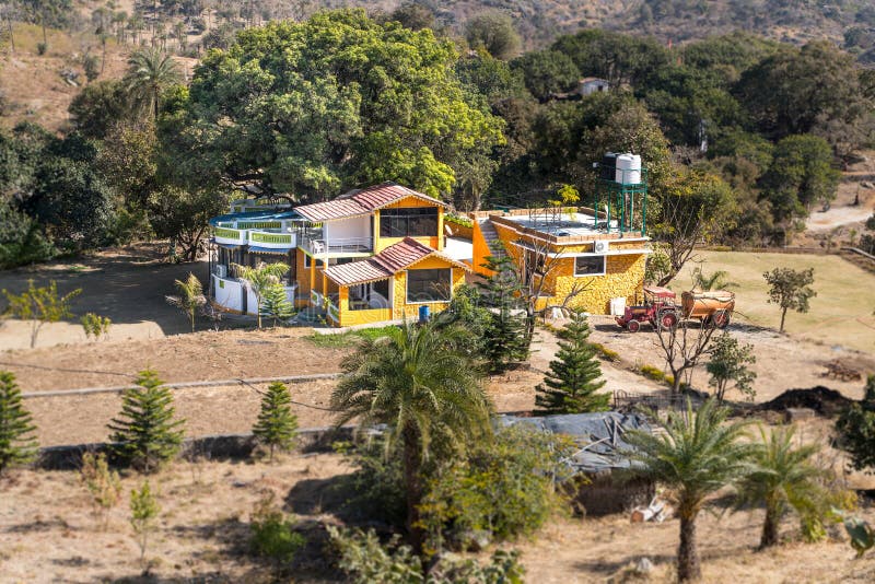 Soporte Abu/India-12 02 2019: La casa hermosa en abu del soporte imagen de archivo libre de regalías Soporte Abu/India-12 02 2019: La casa hermosa en abu del soporte imagen de archivo libre de regalías
