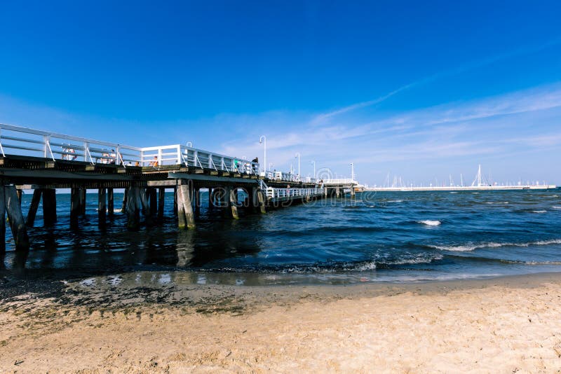 SOPOT, ΠΟΛΩΝΊΑ - 9 ΑΥΓΟΎΣΤΟΥ: Άνθρωποι στο molo Sopot στη θάλασσα της Βαλτικής, στις 9 Αυγούστου 2014 Το Sopot είναι σημαντικός π στοκ φωτογραφία με δικαίωμα ελεύθερης χρήσης SOPOT, ΠΟΛΩΝΊΑ - 9 ΑΥΓΟΎΣΤΟΥ: Άνθρωποι στο molo Sopot στη θάλασσα της Βαλτικής, στις 9 Αυγούστου 2014 Το Sopot είναι σημαντικός π στοκ φωτογραφία με δικαίωμα ελεύθερης χρήσης