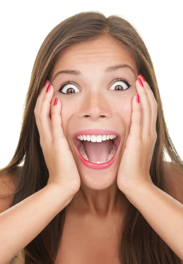 Sorprendido - la mujer feliz hermosa dio una sacudida eléctrica fotos de archivo