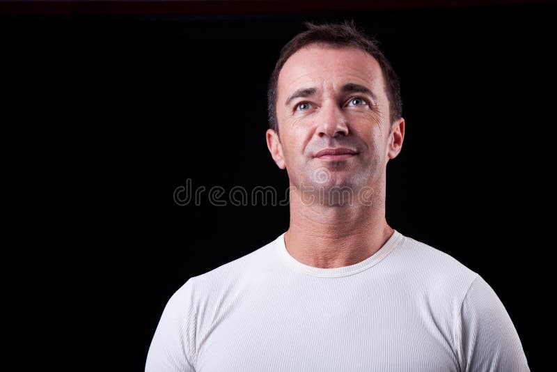 Sorridere bello dell'uomo di centrale-età immagine stock Sorridere bello dell'uomo di centrale-età immagine stock
