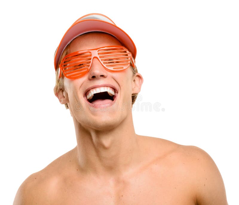 Sorriso feliz do homem novo isolado no fundo branco fotos de stock royalty free Sorriso feliz do homem novo isolado no fundo branco fotos de stock royalty free
