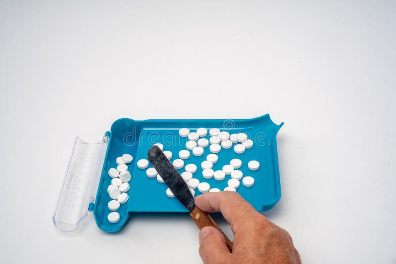 Sortierende, Zählungs-und Füllenpille des rezeptpflichtigen Medikaments Auftrag mit der Hand stockbilder Sortierende, Zählungs-und Füllenpille des rezeptpflichtigen Medikaments Auftrag mit der Hand stockbilder