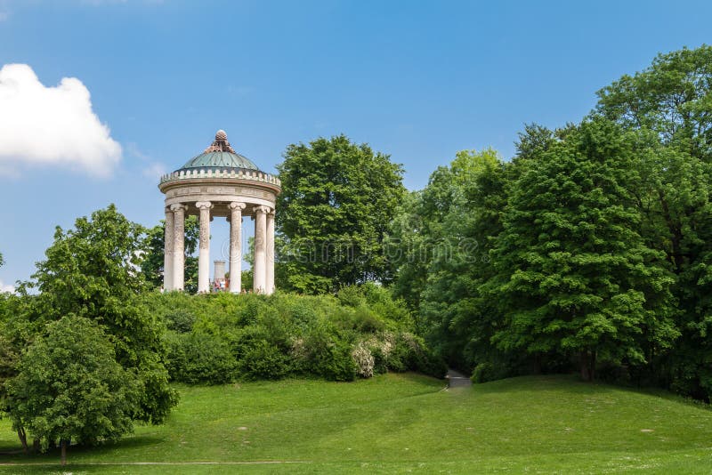 Giardino Inglese a Monaco di Baviera immagini stock