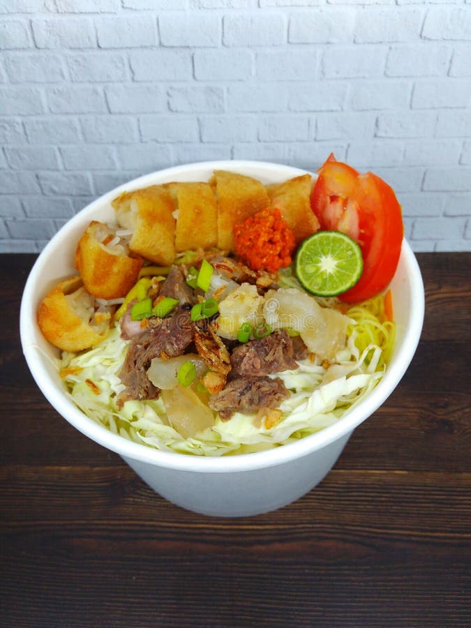 meat with noodle serve with tomatoes and vegetables. meat with noodle serve with tomatoes and vegetables